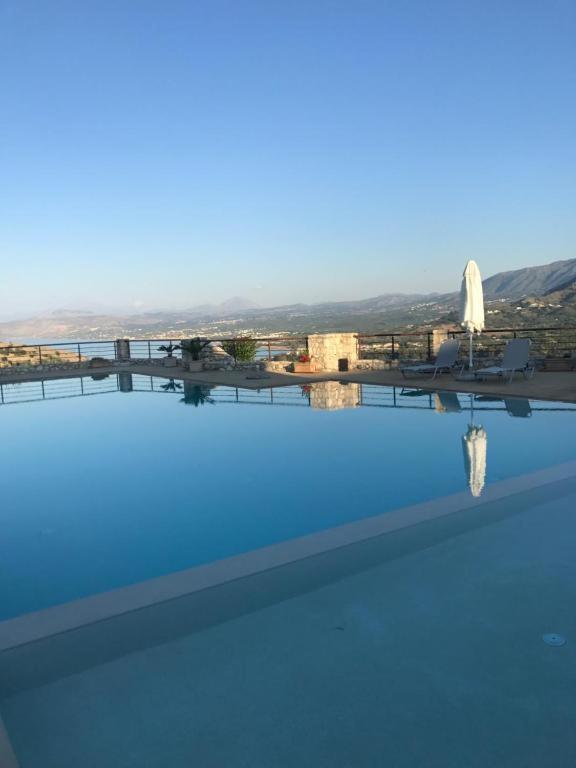 Grosses Haus Mit Traumhaftem Ausblick Apartment Georgioupoli Bagian luar foto