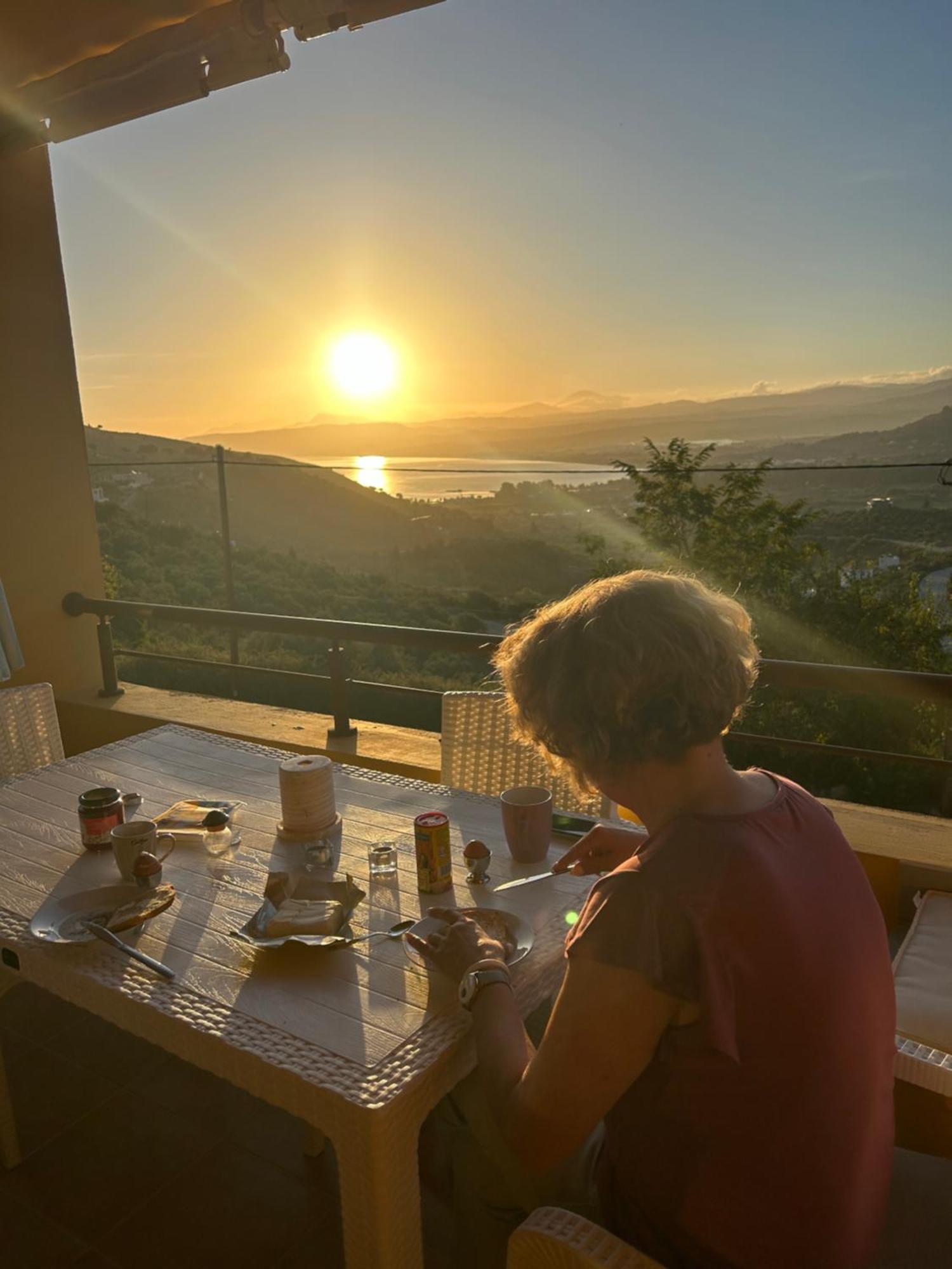 Grosses Haus Mit Traumhaftem Ausblick Apartment Georgioupoli Bagian luar foto