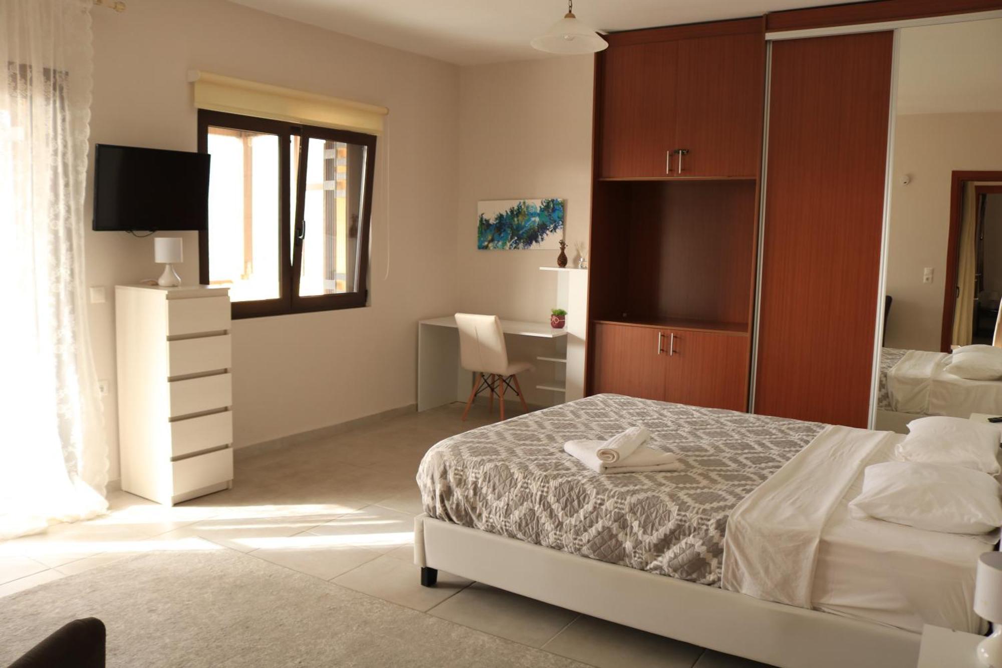 Grosses Haus Mit Traumhaftem Ausblick Apartment Georgioupoli Bagian luar foto
